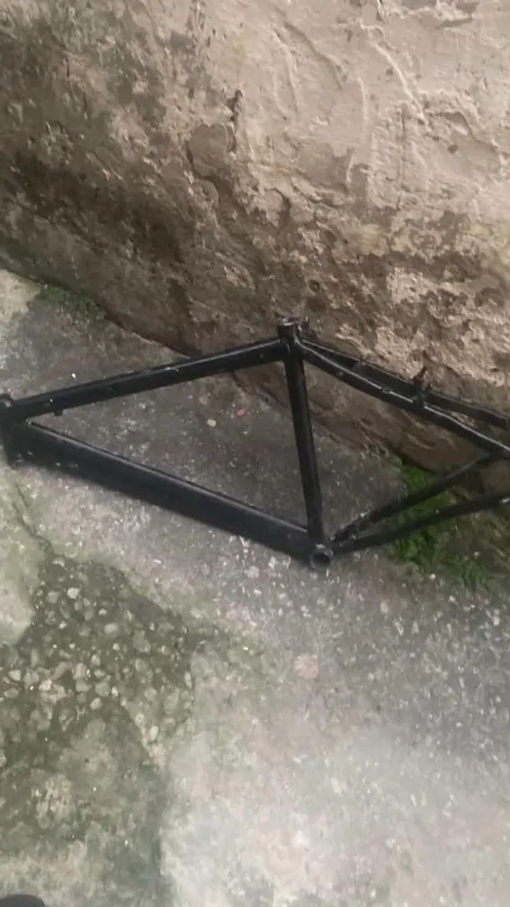 2 quadros e 1 bicicleta aro 26 - Foto 2