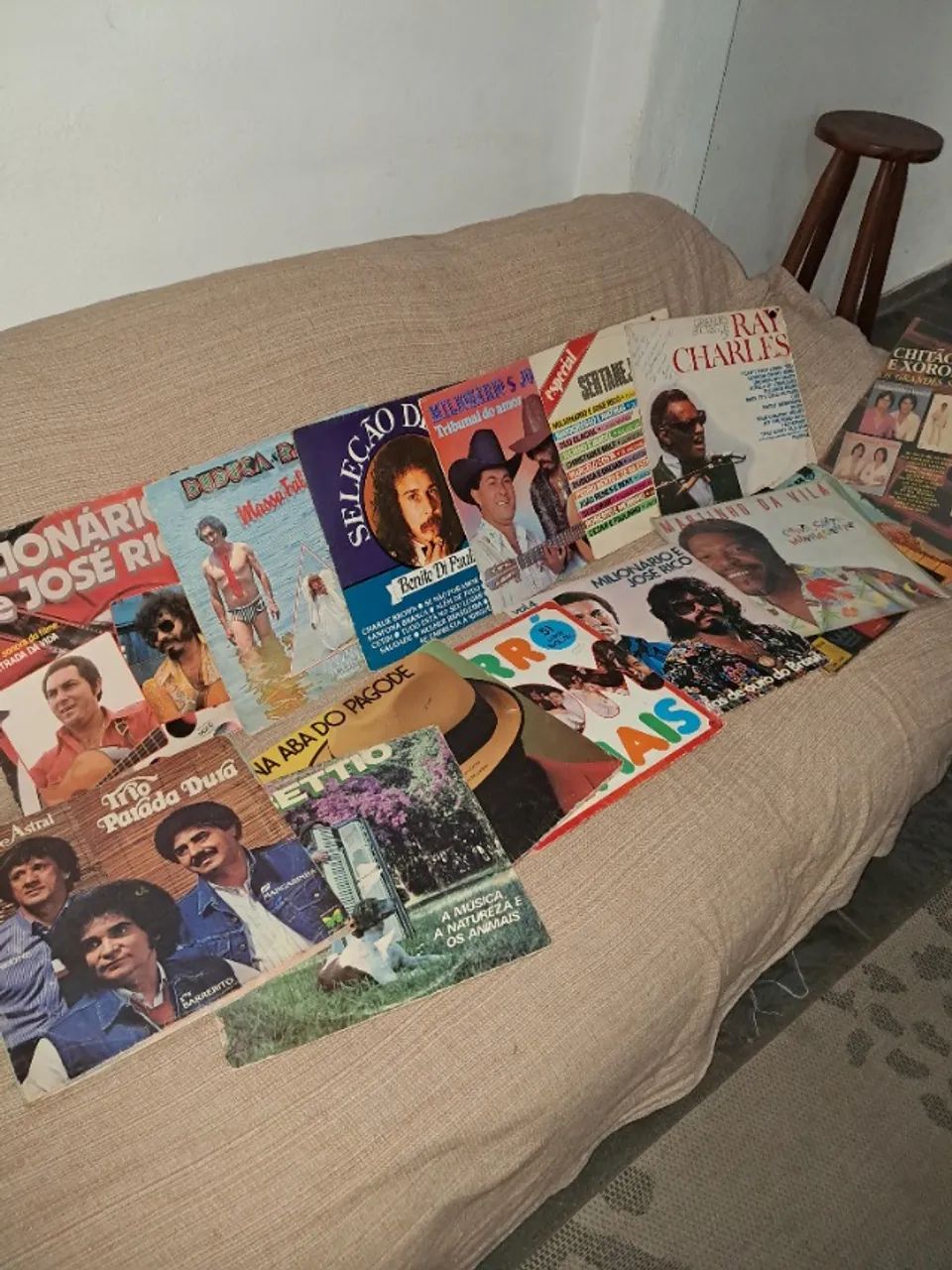 LOTE DE DISCOS DE VINIL - 35 UNIDADES - SERTANEJO / MPB / SAMBA 