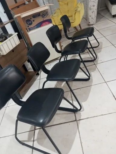 (Cód 012) Quatro cadeiras de escritório em bom estado  - Foto 3
