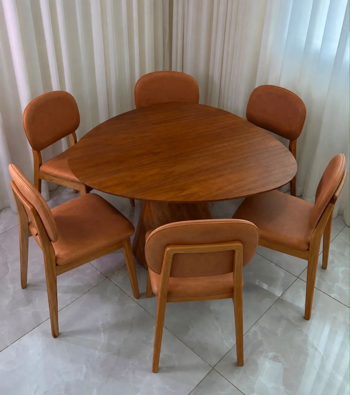 Mesa de jantar Orgânica Com 6 Cadeiras 