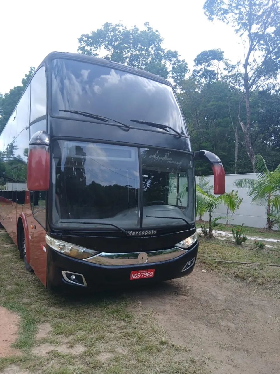 Vende - se ônibus. 