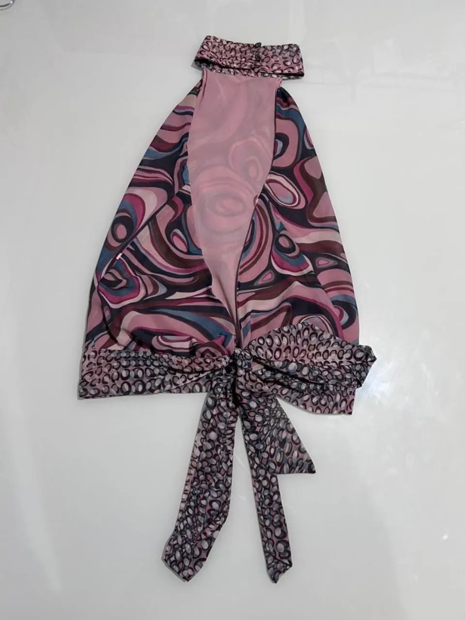 Blusa com costas abertas 