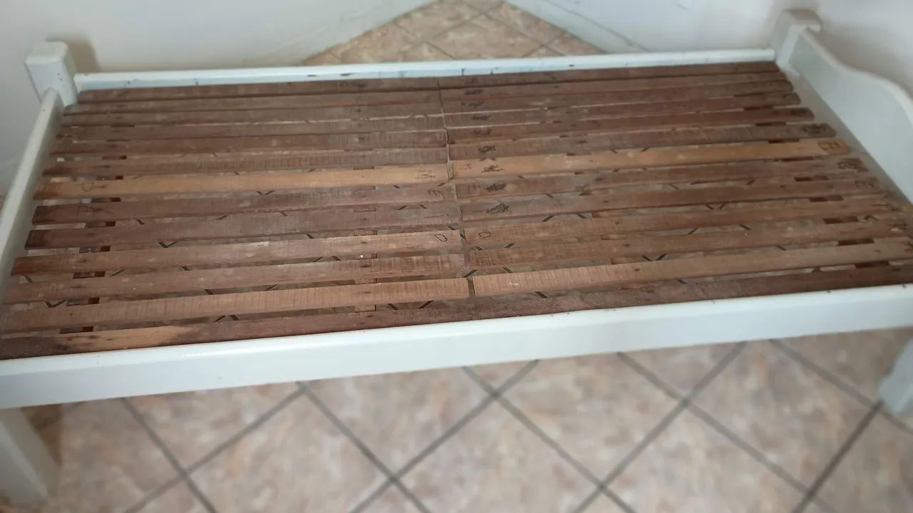 Cama de solteiro com colchão madeira maciça  - Foto 4