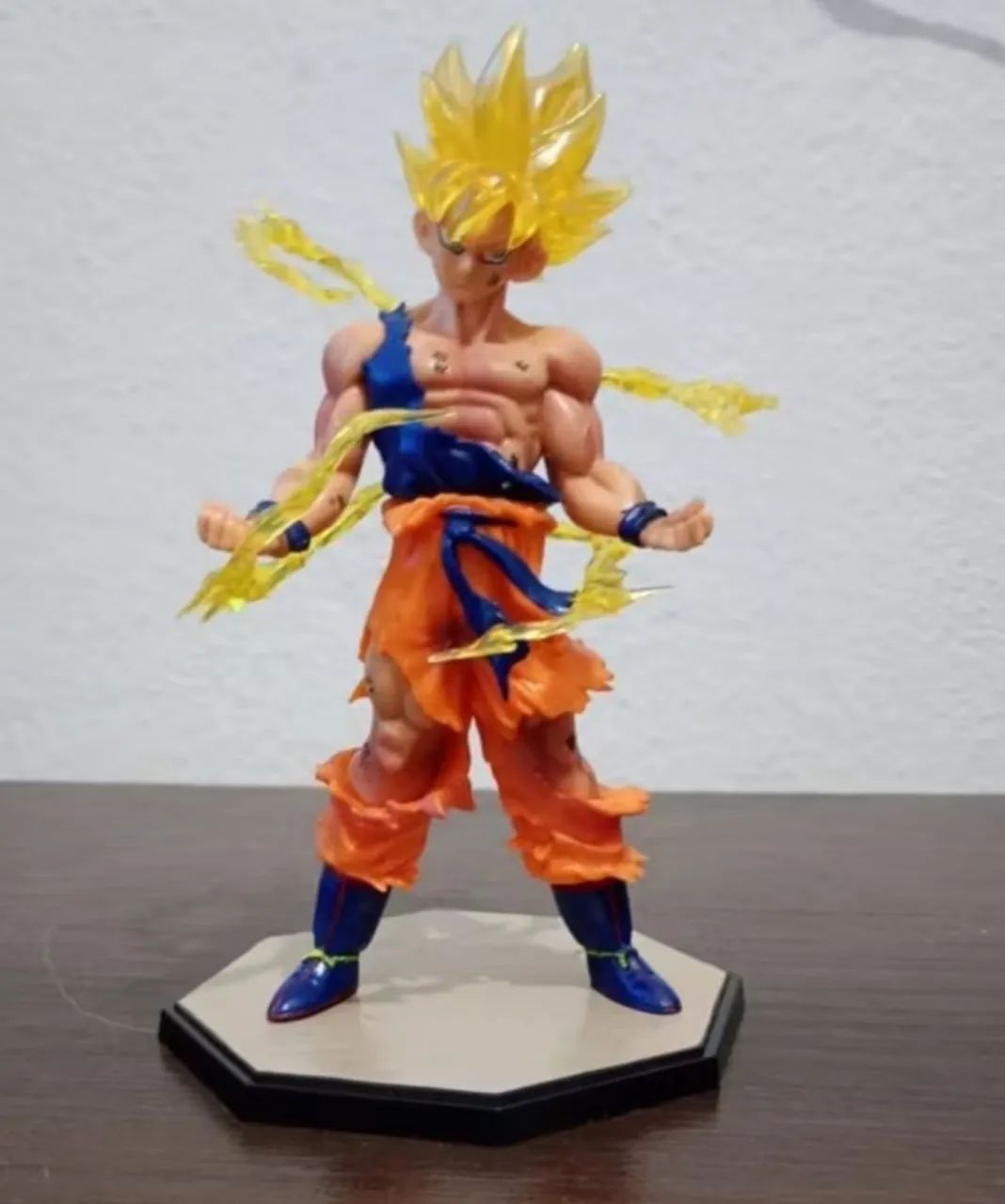 Goku Super Saiyajin Dragon Ball com Base e Efeitos - Foto 2