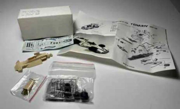 Kit de Modelismo Miniatura Brabham BT44B 1975 Tenariv