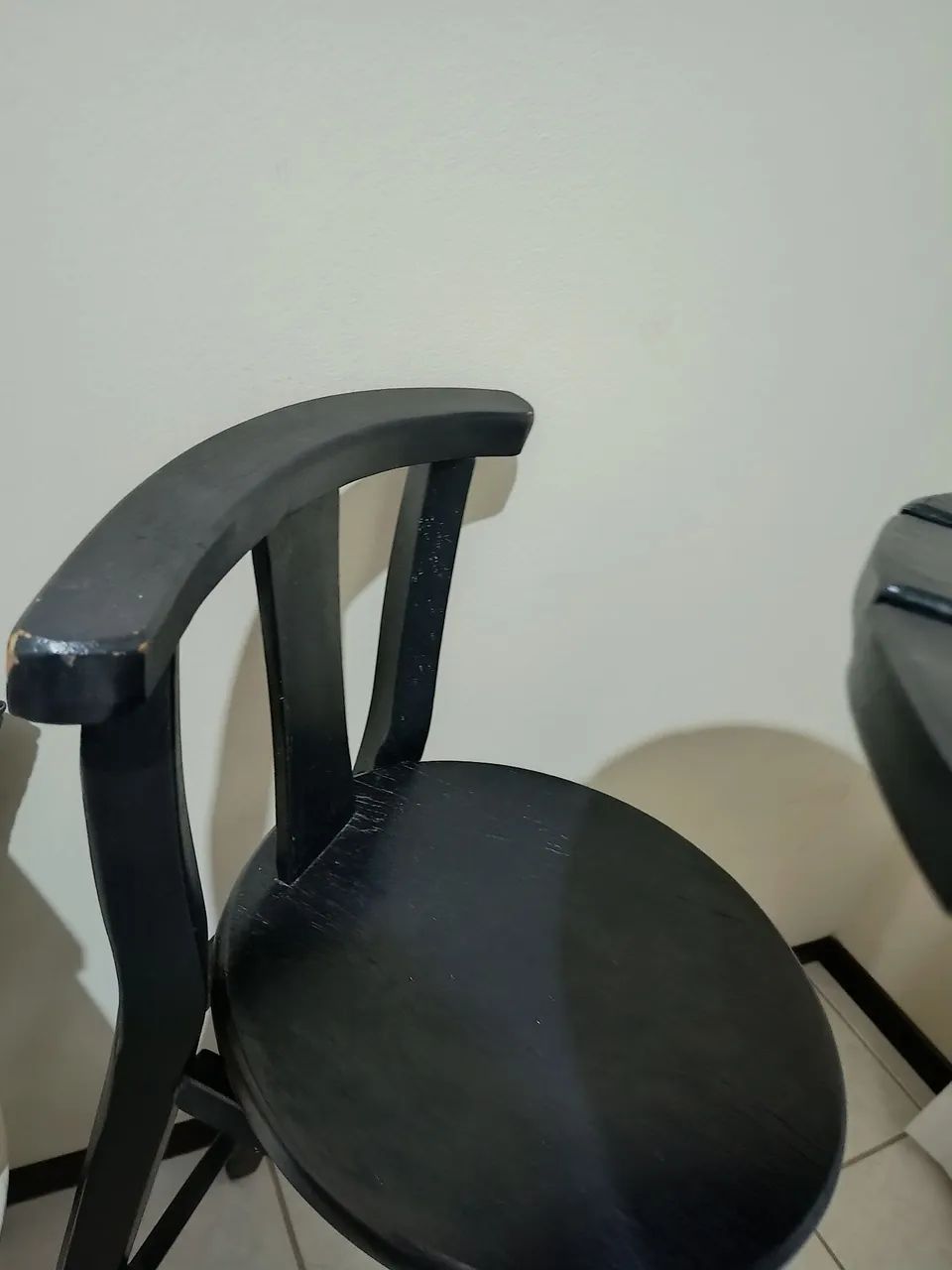 Mesa bistrô madeira com banquetas - Foto 5