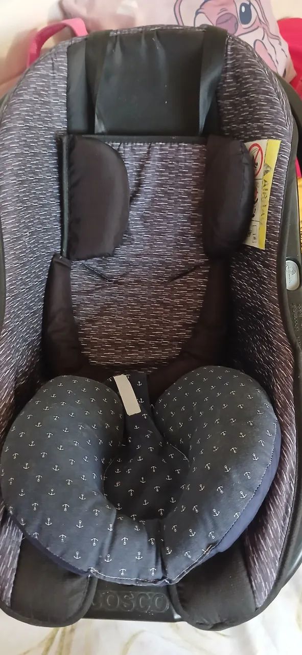 Carrinho de bebê com bebê conforto  da marca cosco kids