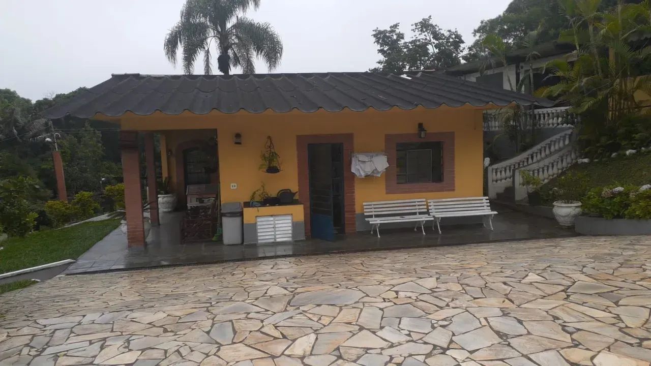 Chácara com 24.500 m2 com 04 casas - Itapecirica da Serra - 50 KM S.P. - Foto 2
