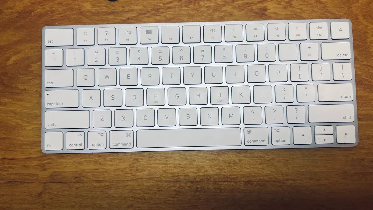 Apple Magic Keyboard Bluetooth