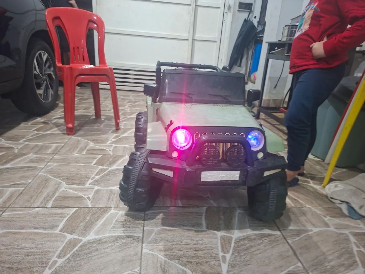 Vendo carrinho elétrico com controle  - Foto 4