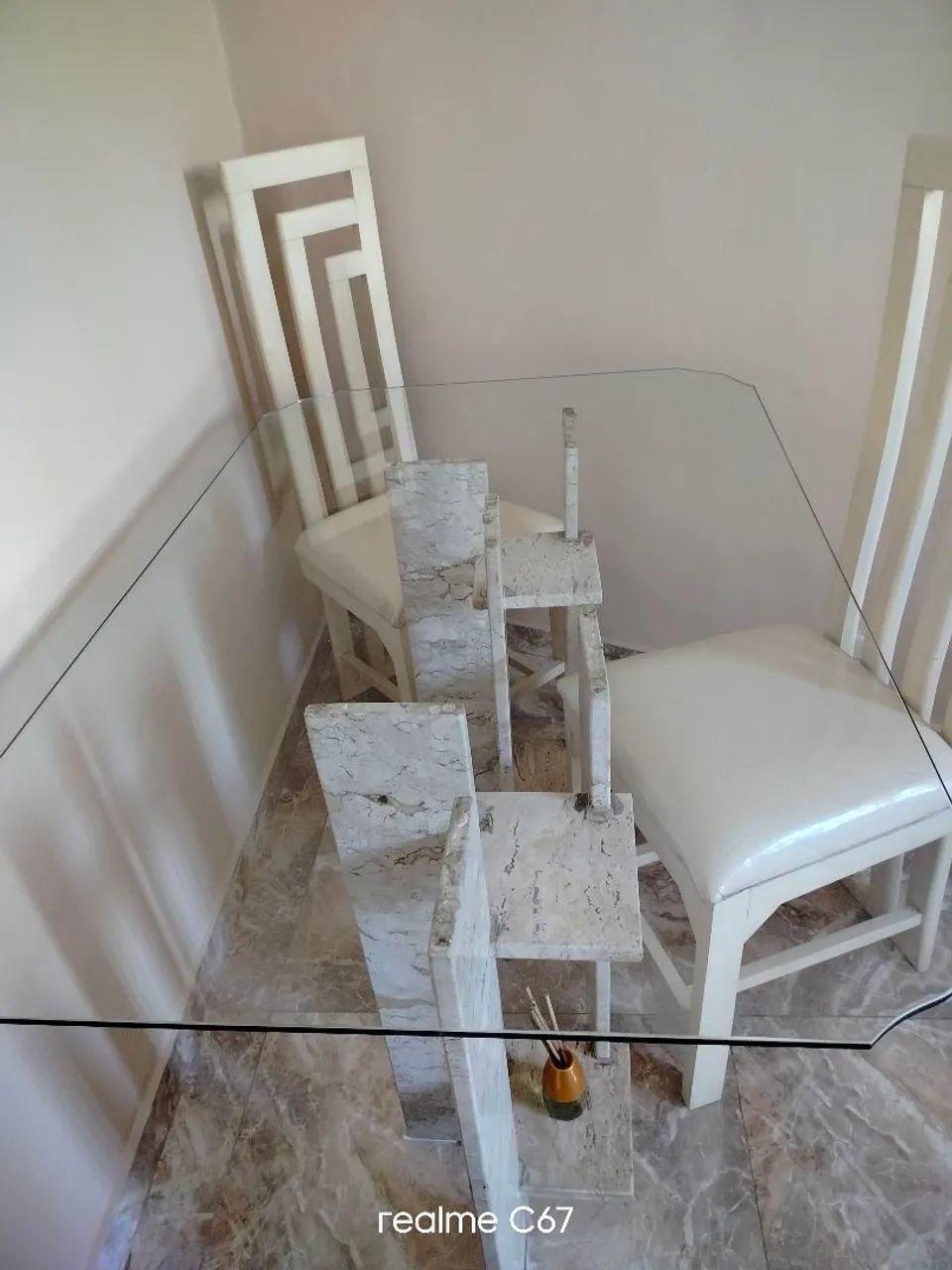 Mesa com base de mármore 