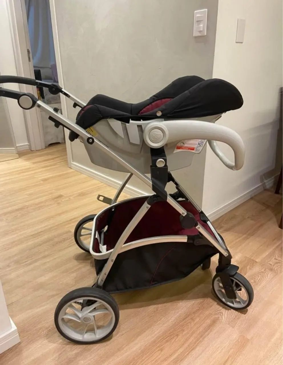 Carrinho de bebê + bebê conforto com base  - Foto 3
