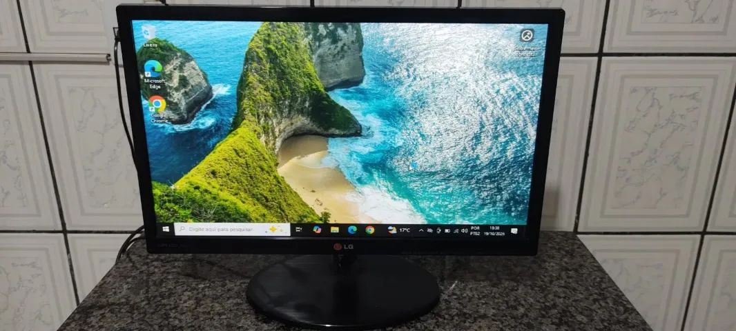 Monitor LG Flatron 22EA53T-P 22 polegadas com painel IPS e resolução Full
