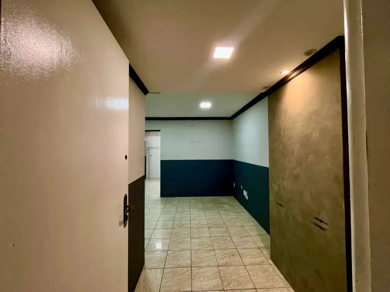 ALUGO SALAS CONJULGADAS NO EDIFÍCIO MULTIEMPRESARIAL