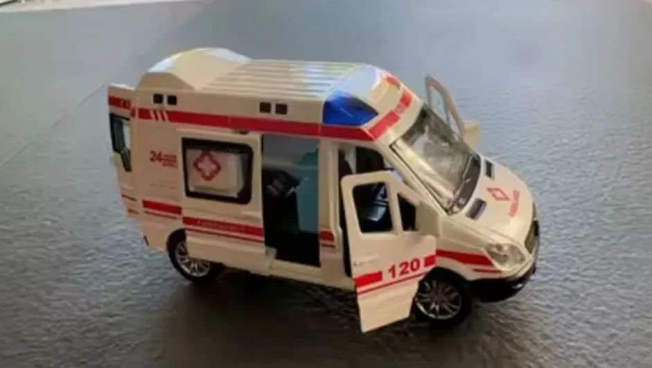 Miniatura ambulância 