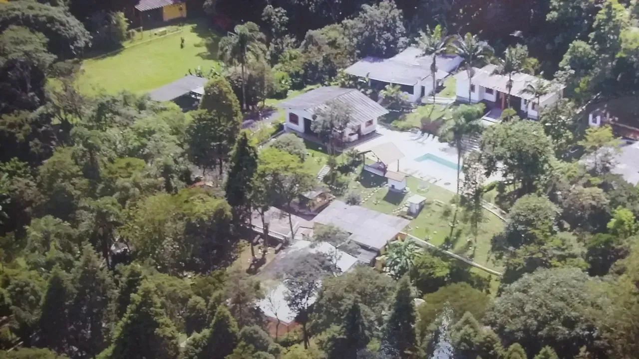 Chácara com 24.500 m2 com 04 casas - Itapecirica da Serra - 50 KM S.P.