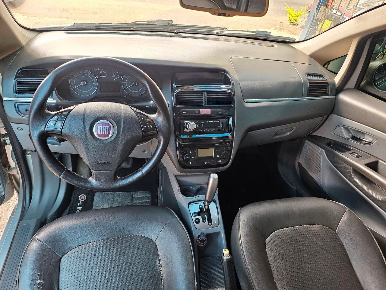Fiat Linea Absolute 1.9/1.8 Flex Dualogic 4P 2010 - Foto 4