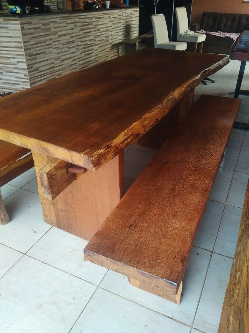 Mesa rústica com banco 