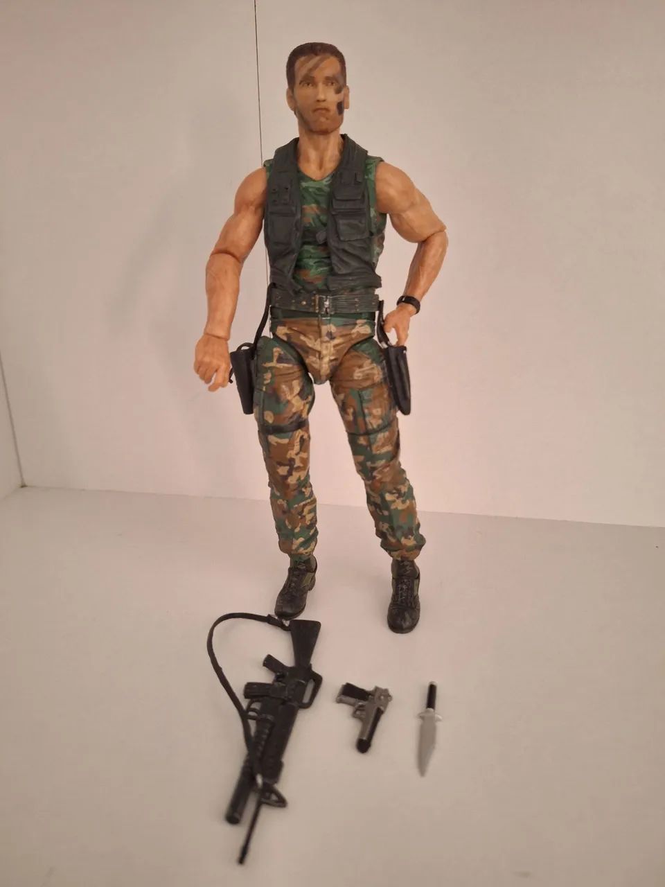 Bonecos Dutch Arnold E Predador Neca 18 Cm - Foto 2