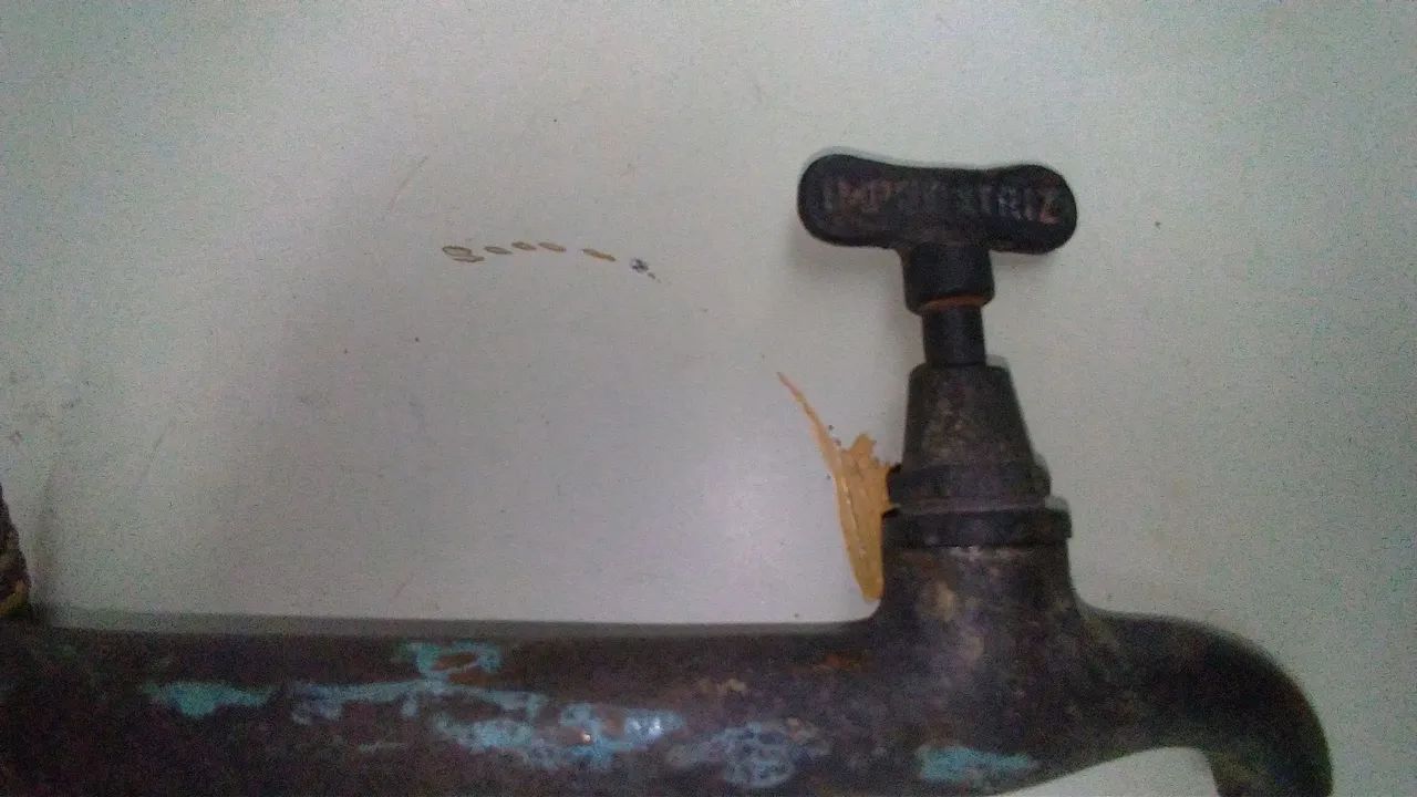 Torneira de metal antiga  - Foto 6