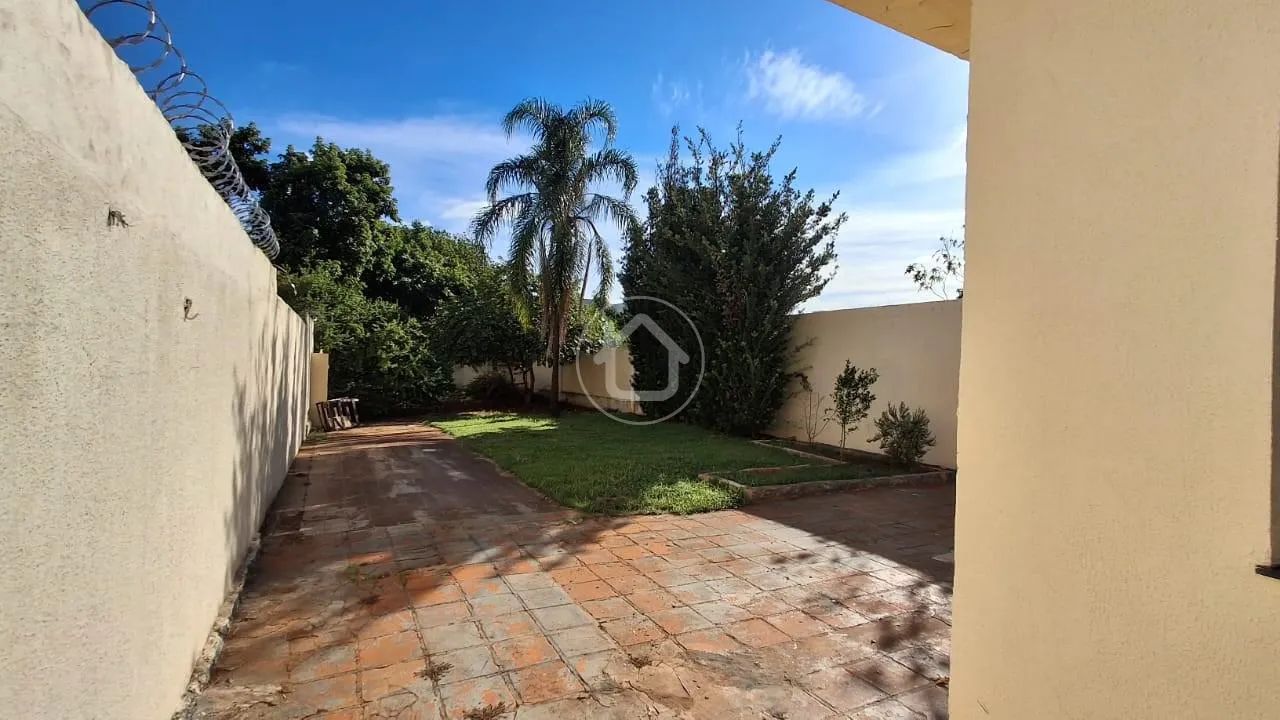 CASA COM SALÃO NA FRENTE - Foto 4