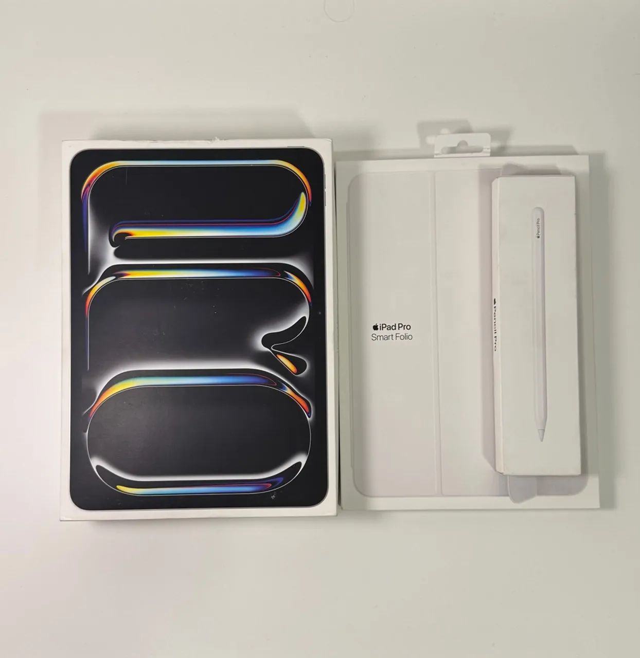 iPad Pro M5 11 polegadas 256 GB - Prateado + Apple Pencil Pro + Smart Folio - Branco