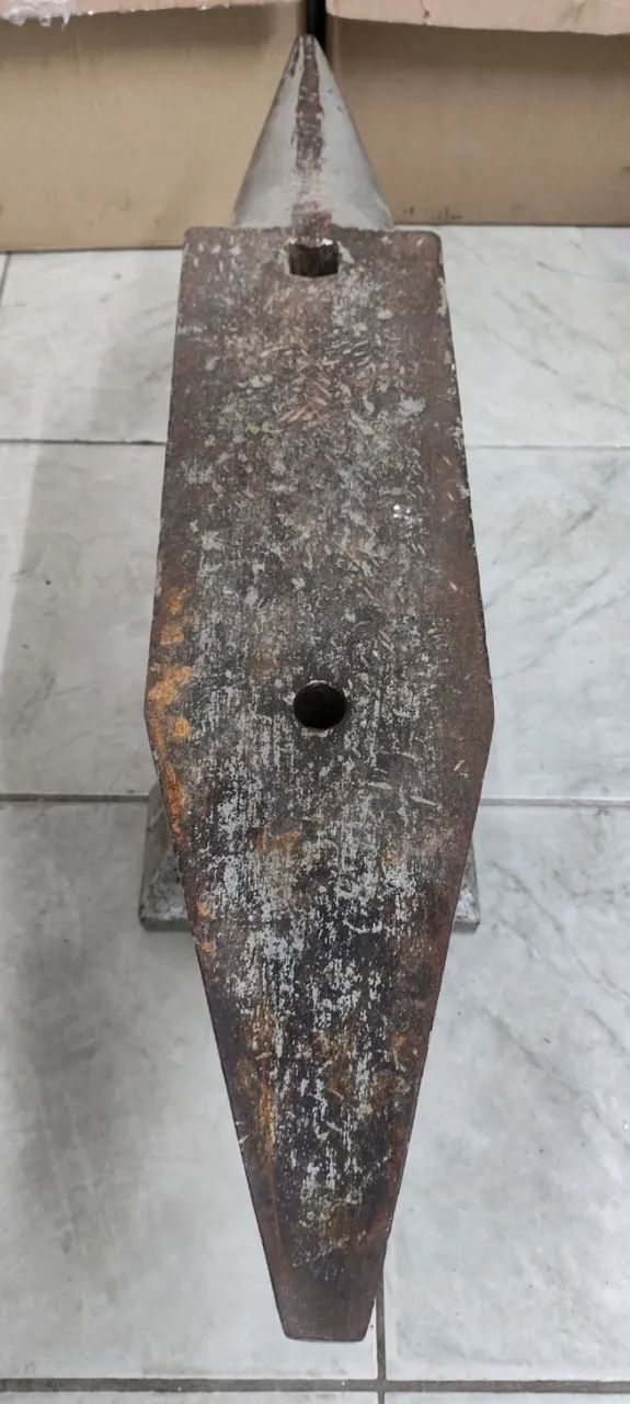 Bigorna Antiga 80 kilos, extremamente conservada era do Senai. - Foto 3