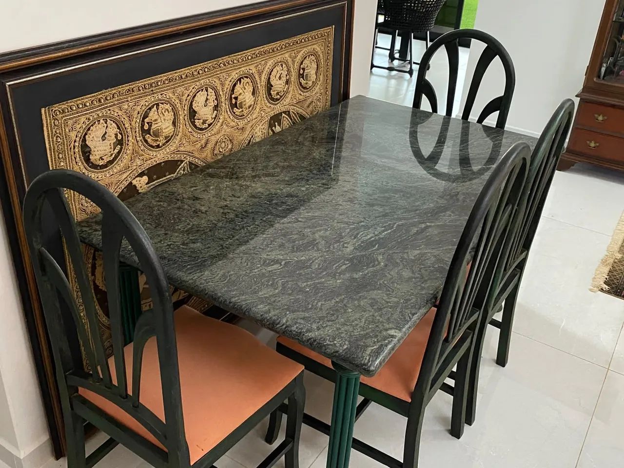 Mesa de mármore com 6 cadeiras  - Foto 2