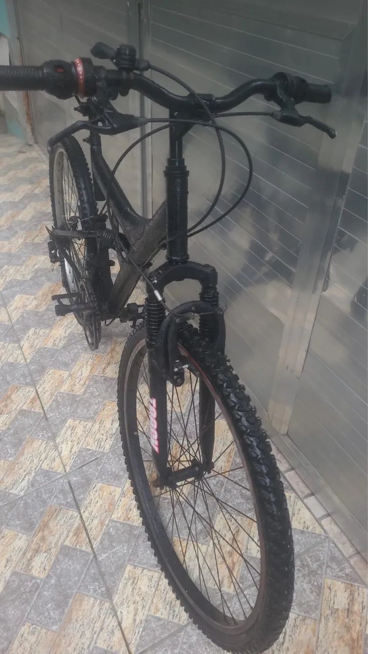 Bicicleta Aro 26 com suspensão 