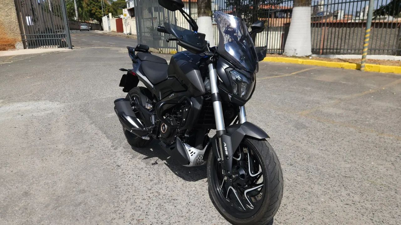 Bajaj Dominar 400 praticamente zero