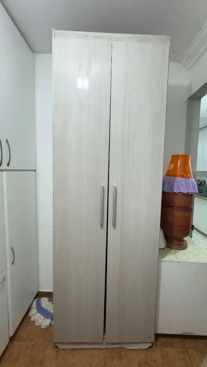 Armário multiuso gigante