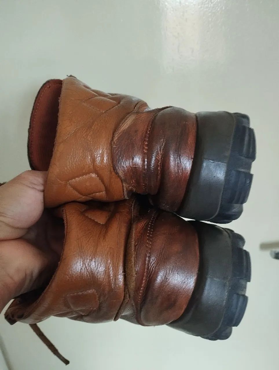 Bota de segurança original em couro legítimo número 42  - Foto 2