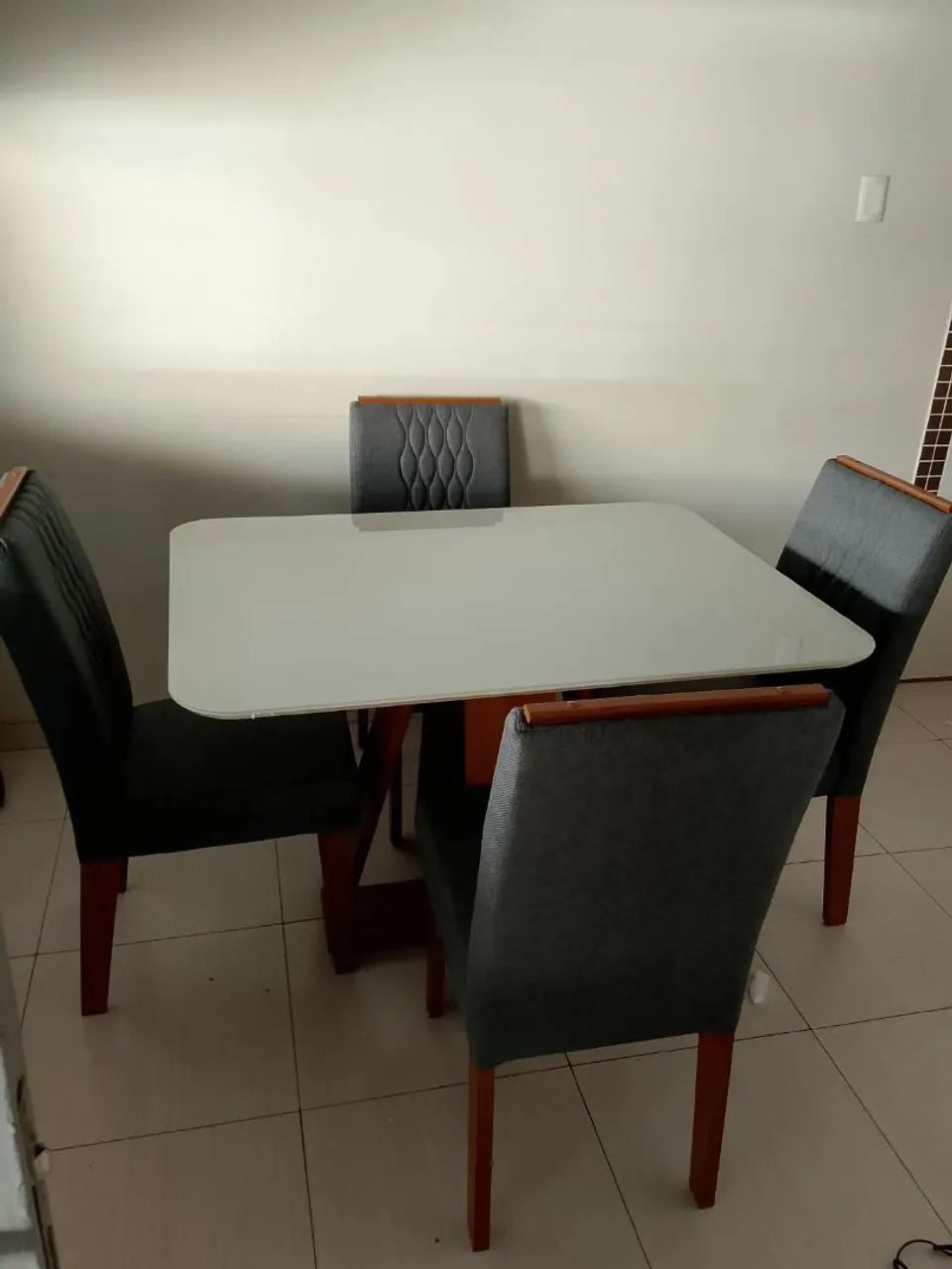 Mesa de jantar com 4 cadeiras  - Foto 2