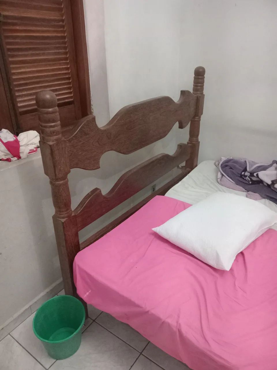Cama de sucupira 