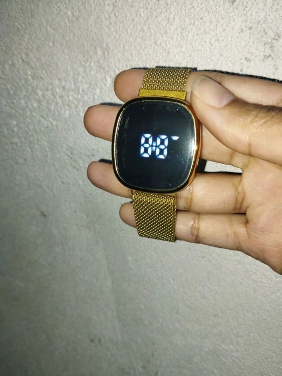 relógio digital de pulso dourado - Foto 2