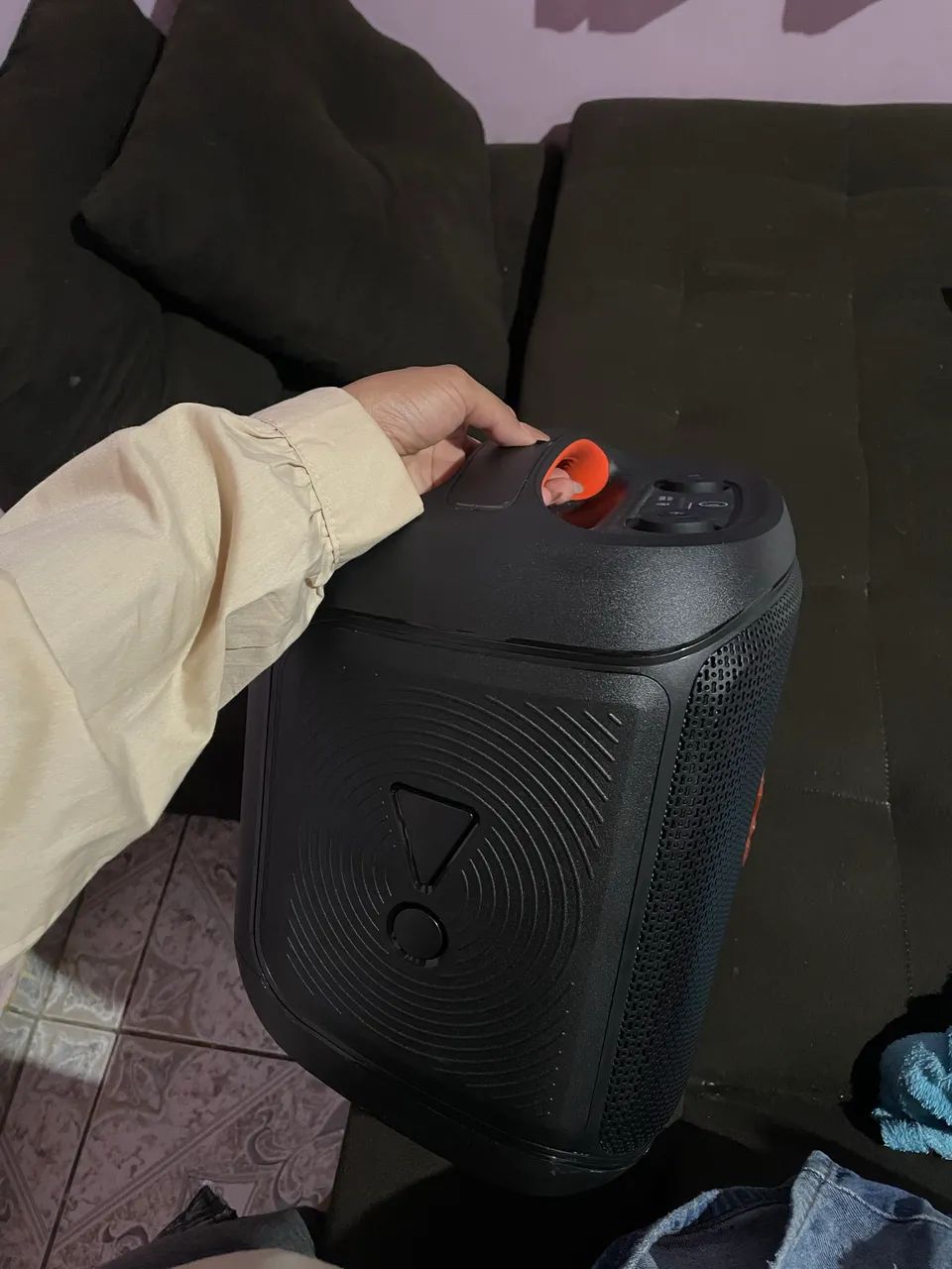 Caixa de som JBL original semi nova  - Foto 4