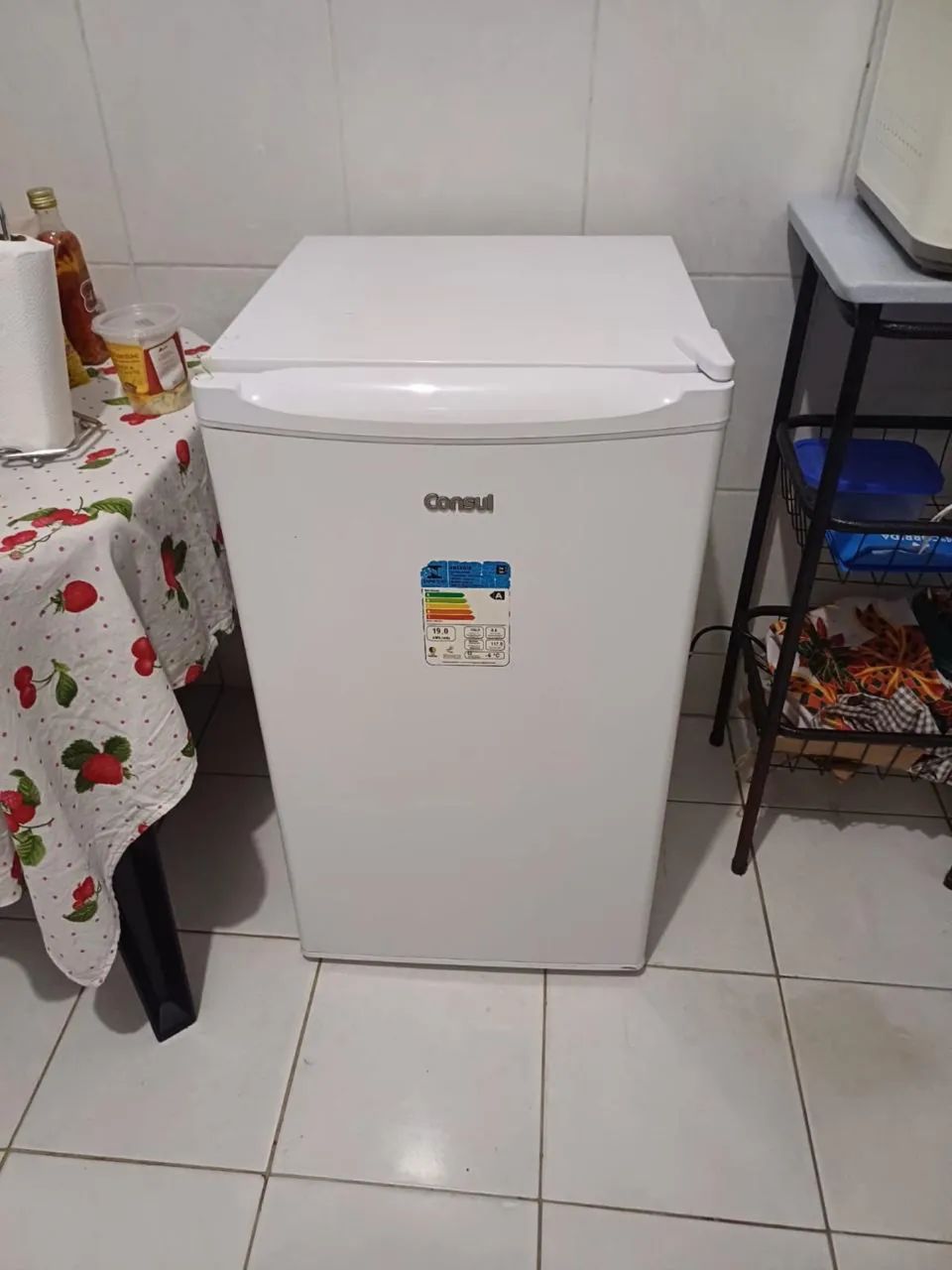 Vende 01 frigobar 