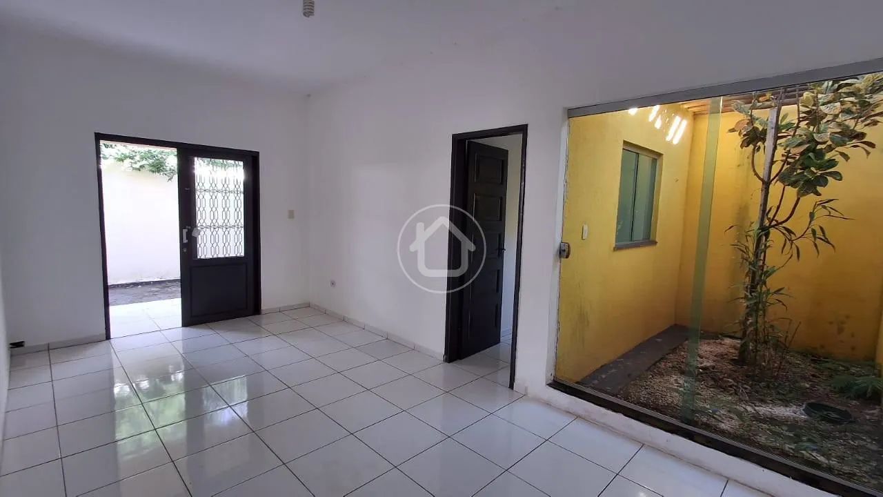 CASA COM SALÃO NA FRENTE - Foto 2