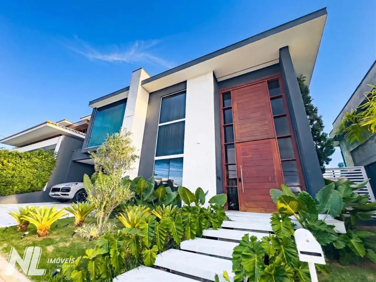 Casa Alto Padrão - Porteira Fechada - Condomínio Bosque dos Poetas - 335m² - 4 s