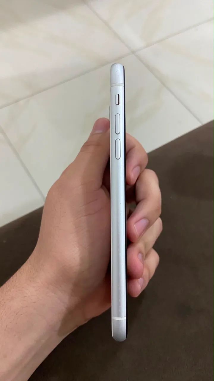 iPhone XR 128GB branco  - Foto 3