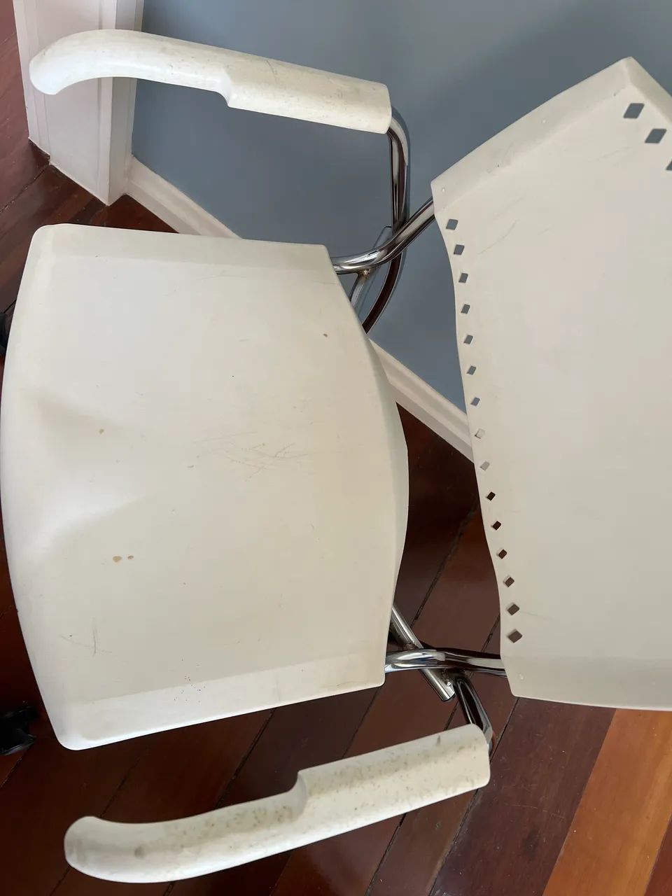 Escrivaninha e cadeira usados  - Foto 3