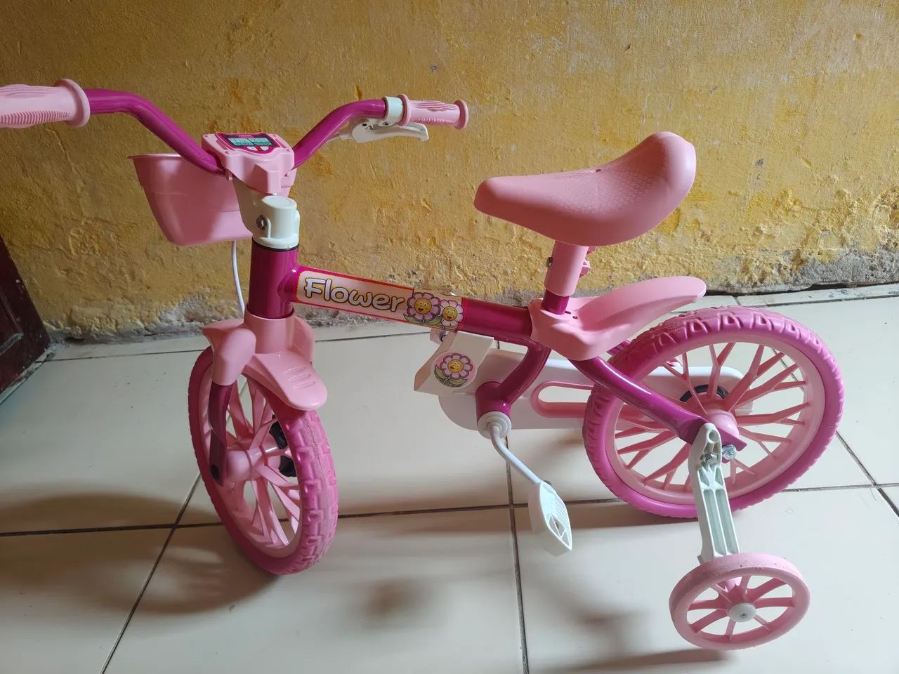 Vendo Bicicleta Infantil Aro 12 NOVA - Foto 3