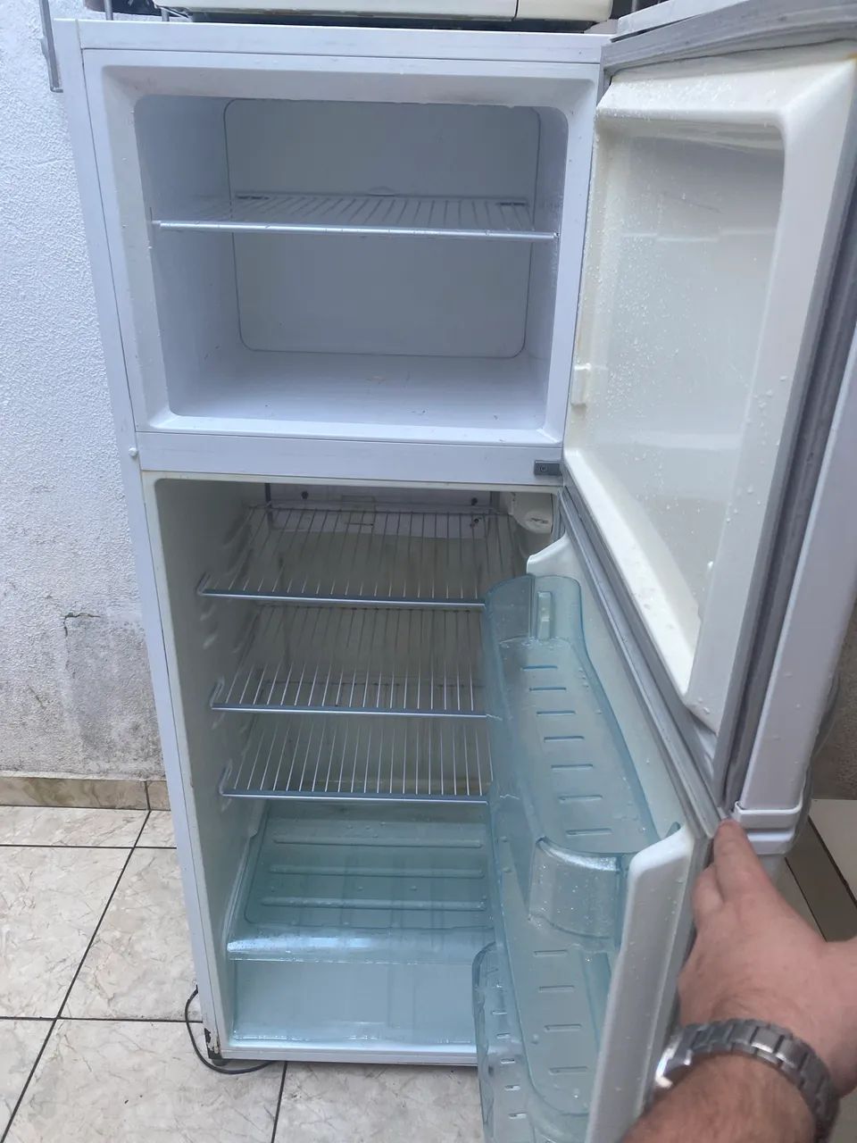 Geladeira e microondas usados - Foto 2