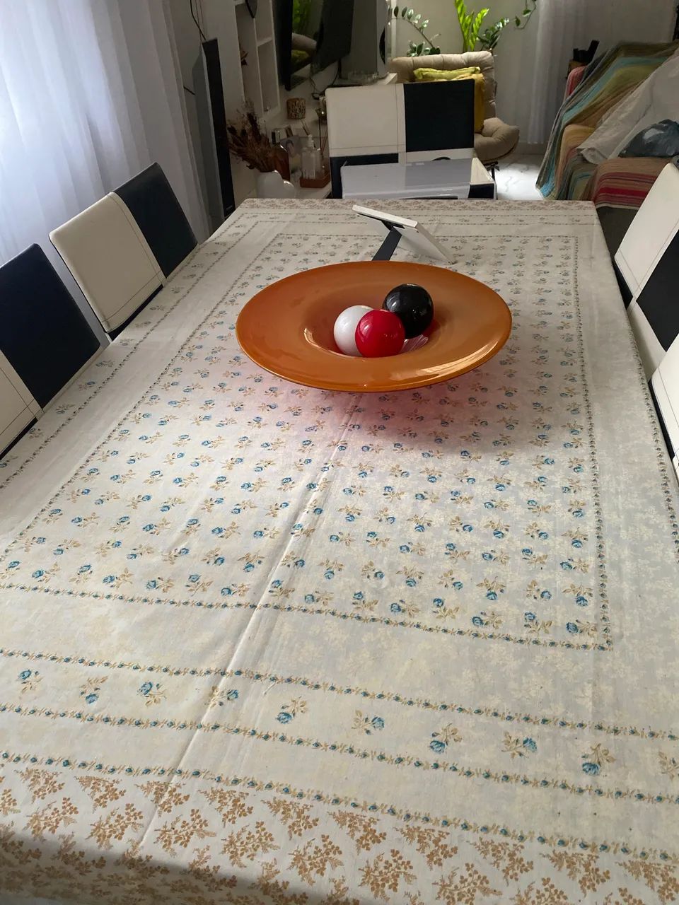 Vendo mesa 6 cadeiras, tampo de vidro, retangular 