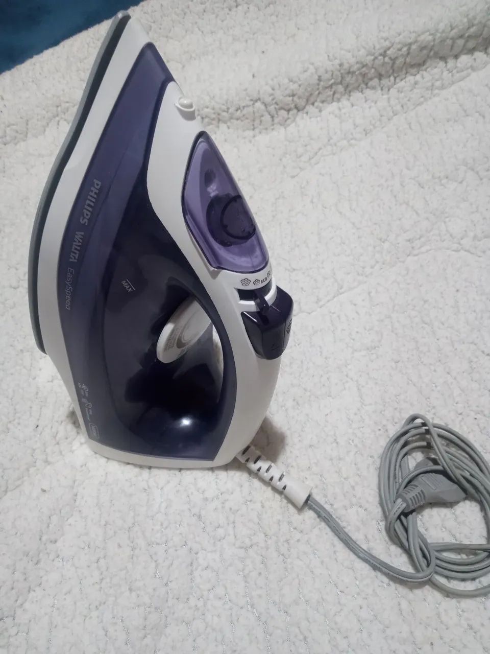 Ferro de passar roupa da marca Philips a vapor e a seco - Foto 2