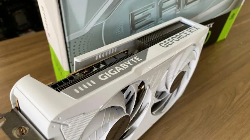 RTX 5060 8GB GIGABYTE EAGLE WHITE - Foto 3