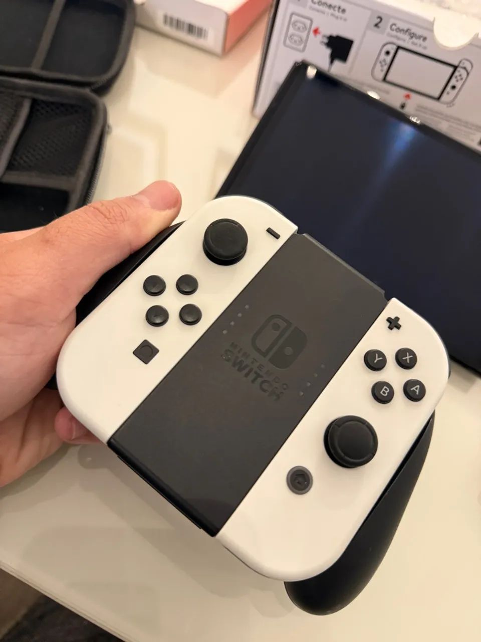 Nintendo Switch OLED + 2 Jogos + Case - Foto 3