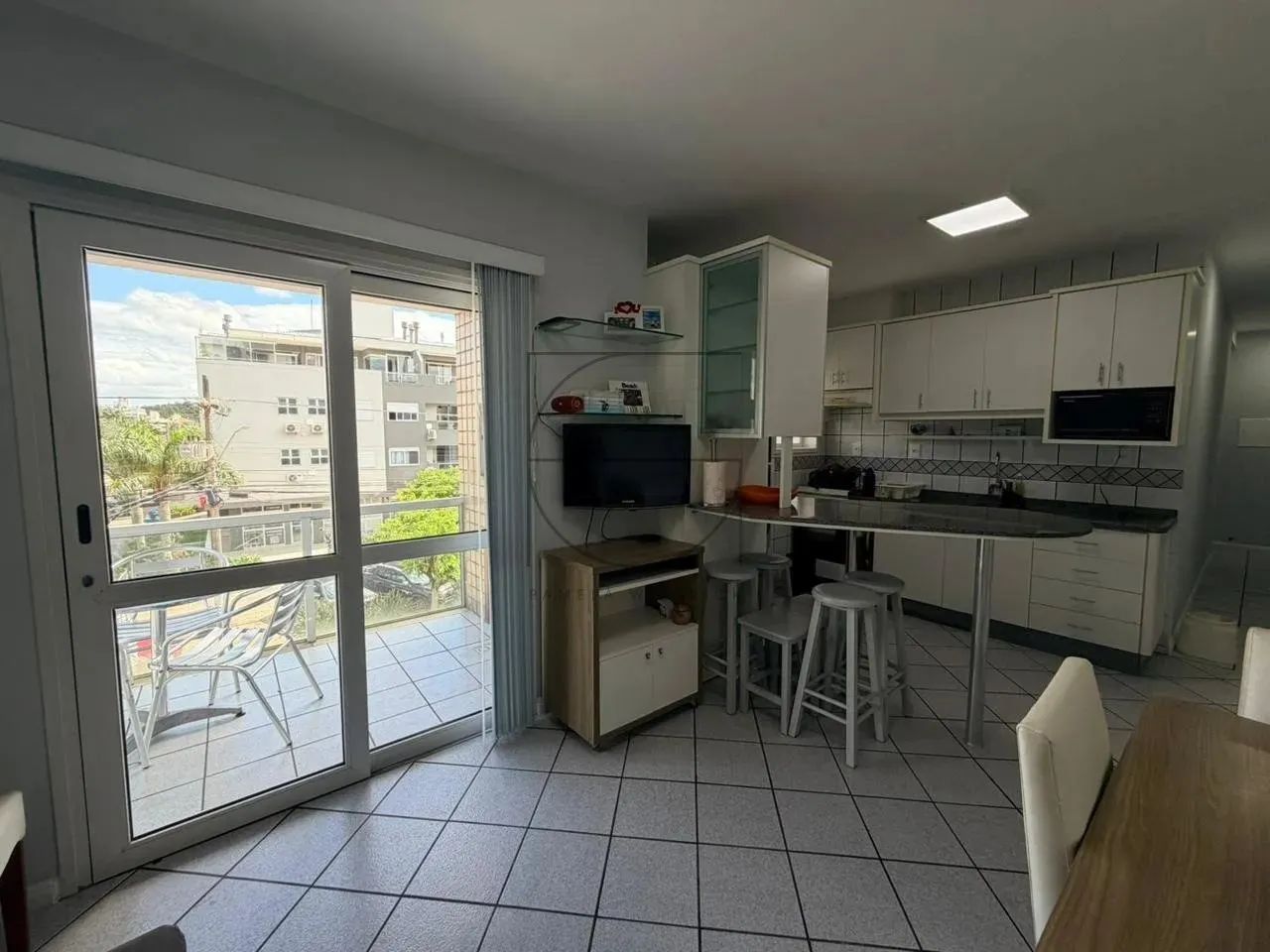 Apartamento 2 dormitórios quadra mar - Foto 4