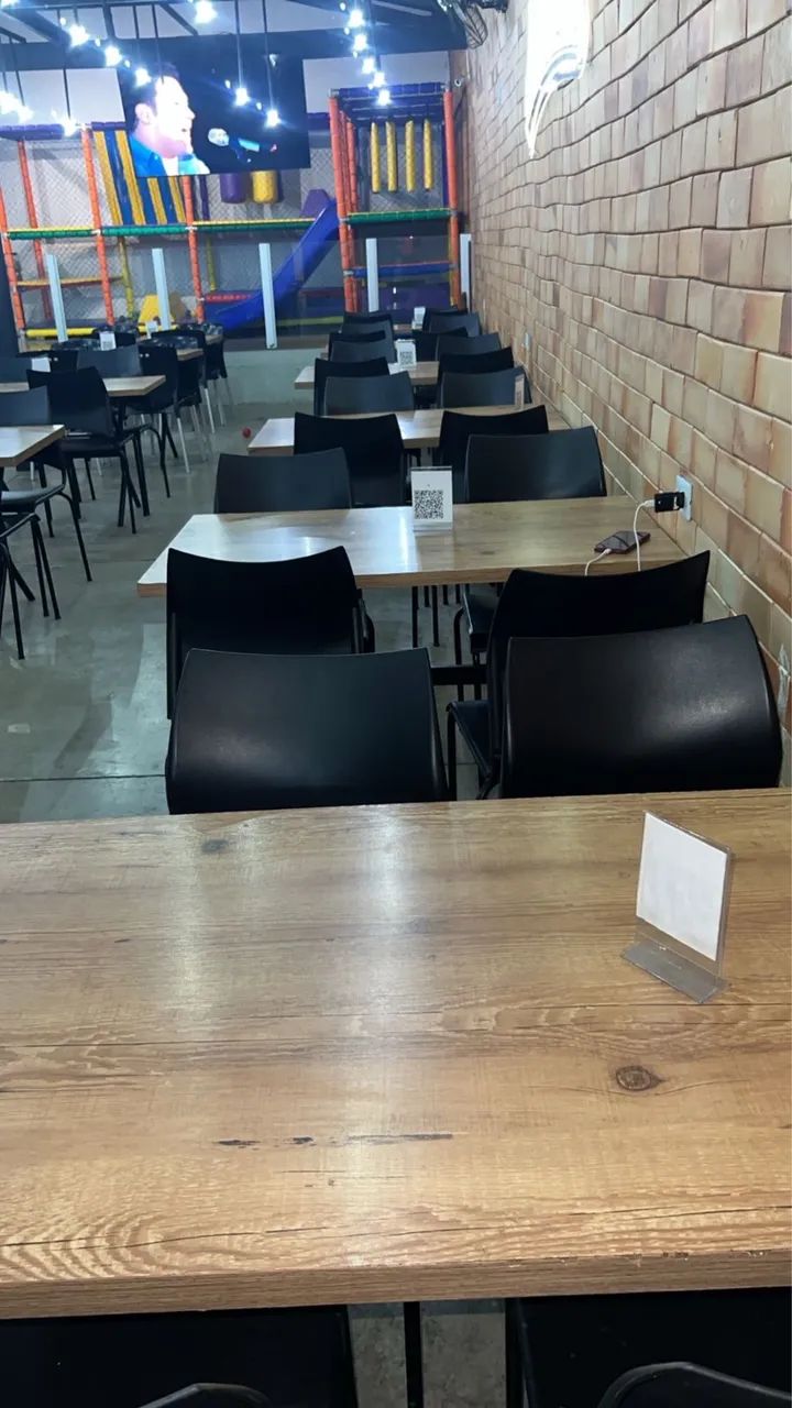 Vendo jogo de mesa e cadeira (marca Aramuni) - Foto 3