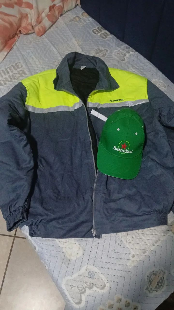 Casaco e boné heineken 